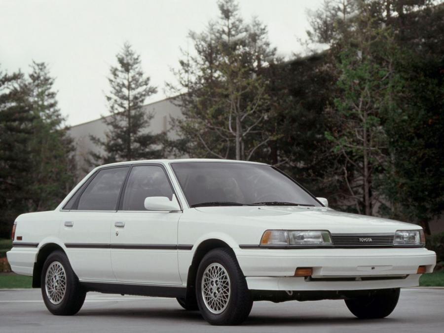Toyota Camry Sedan LE (US) '1990
